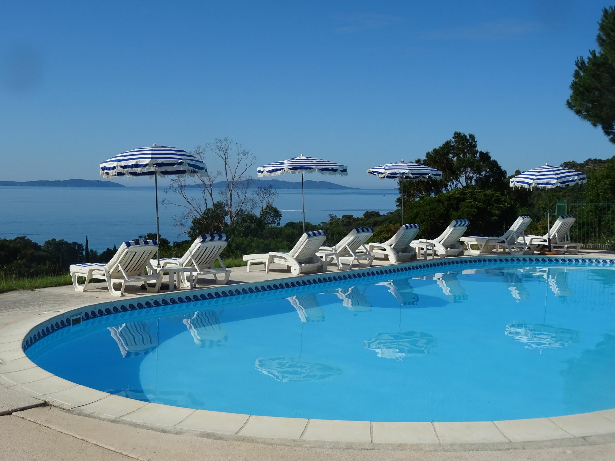 Azur Hotel Le Lavandou Exterior photo